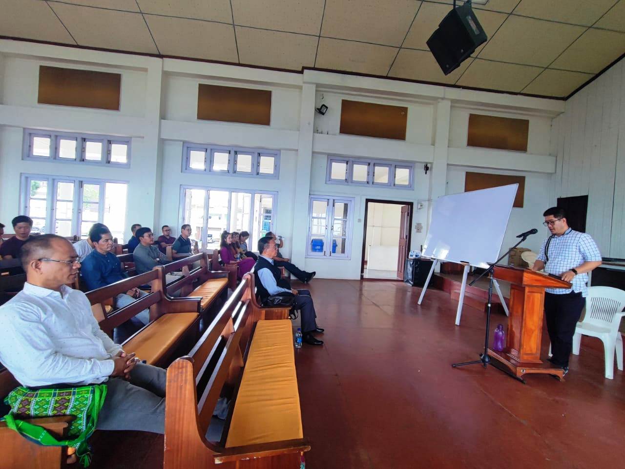 Hmun hrang hrang-ah Worship Seminar/Training neih a ni.