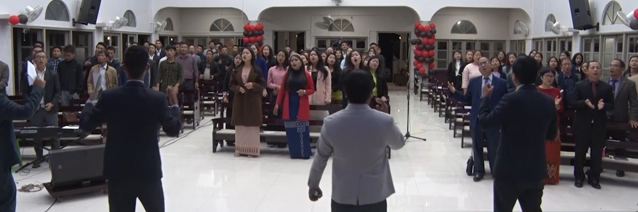 Communication Department buatsaihin Hnahthialah Krismas Urlawk neih a ni.